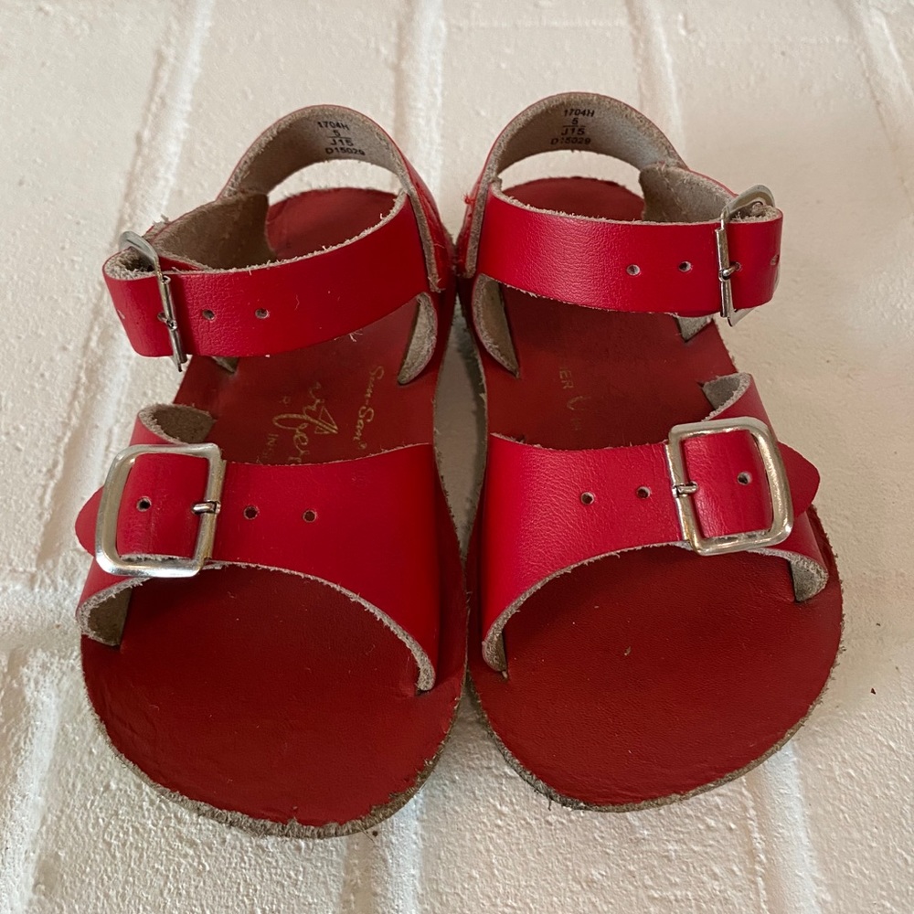 Size 5 Red Salt Water Sun-San Surfers